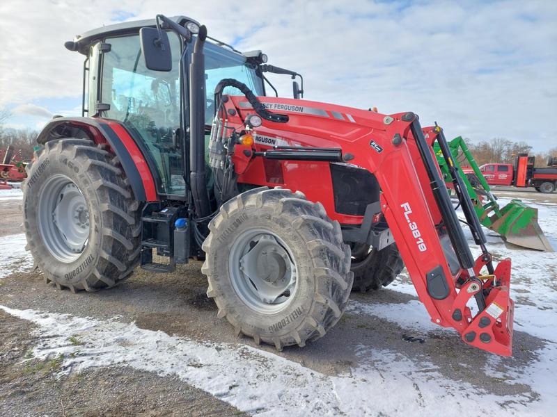 Tractors  Massey Ferguson MF5711 Global Tractor Photo